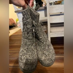 Grey knit Ugg Boots